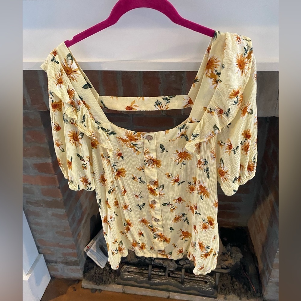 Maurice’s Yellow Floral Mock Button Up Shirt size Large​